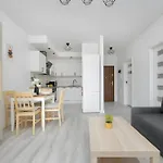 M&r Airport&business Cybernetyki - Underground Garage - Self Check-in - Fast Wi-fi - 5 Min From Chopin Airport * Varsóvia