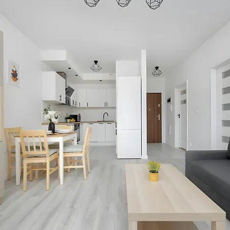 M&r Airport&business Cybernetyki - Underground Garage - Self Check-in - Fast Wi-fi - 5 Min From Chopin Airport * Varšava