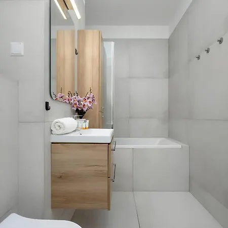 M&r Airport&business Cybernetyki - Underground Garage - Self Check-in - Fast Wi-fi - 5 Min From Chopin Airport Apartmán *