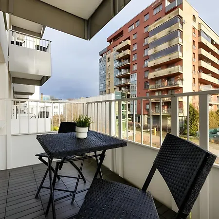 M&r Airport&business Cybernetyki - Underground Garage - Self Check-in - Fast Wi-fi - 5 Min From Chopin Airport * Warschau
