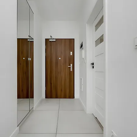Apartamento M&r Airport&business Cybernetyki - Underground Garage - Self Check-in - Fast Wi-fi - 5 Min From Chopin Airport Varsóvia