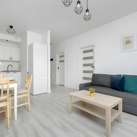 M&r Airport&business Cybernetyki - Underground Garage - Self Check-in - Fast Wi-fi - 5 Min From Chopin Airport *