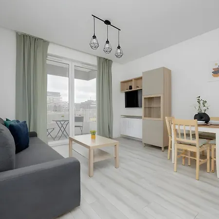 M&r Airport&business Cybernetyki - Underground Garage - Self Check-in - Fast Wi-fi - 5 Min From Chopin Airport Apartment Warsaw