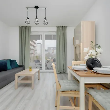 M&r Airport&business Cybernetyki - Underground Garage - Self Check-in - Fast Wi-fi - 5 Min From Chopin Airport Lägenhet