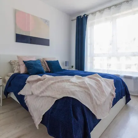 M&r Airport&business Cybernetyki - Underground Garage - Self Check-in - Fast Wi-fi - 5 Min From Chopin Airport Apartment Warsaw