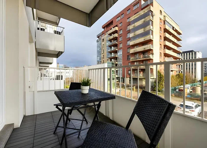 M&r Airport&business Cybernetyki - Underground Garage - Self Check-in - Fast Wi-fi - 5 Min From Chopin Airport * Warszawa