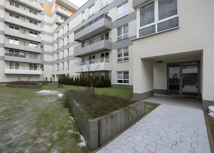 Apartment M&r Airport&business Cybernetyki - Underground Garage - Self Check-in - Fast Wi-fi - 5 Min From Chopin Airport Warsaw