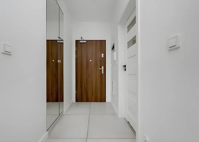 Apartment M&r Airport&business Cybernetyki - Underground Garage - Self Check-in - Fast Wi-fi - 5 Min From Chopin Airport Warsaw