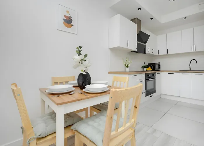 M&r Airport&business Cybernetyki - Underground Garage - Self Check-in - Fast Wi-fi - 5 Min From Chopin Airport Warszawa