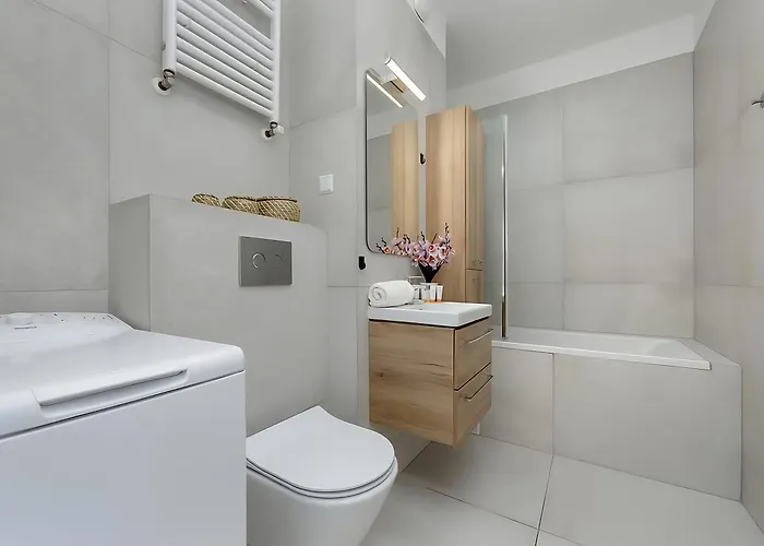 M&r Airport&business Cybernetyki - Underground Garage - Self Check-in - Fast Wi-fi - 5 Min From Chopin Airport Lejlighed