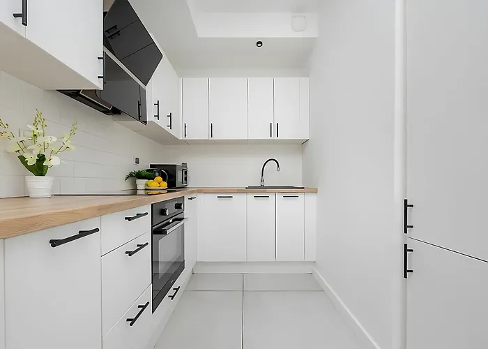 M&r Airport&business Cybernetyki - Underground Garage - Self Check-in - Fast Wi-fi - 5 Min From Chopin Airport Lejlighed