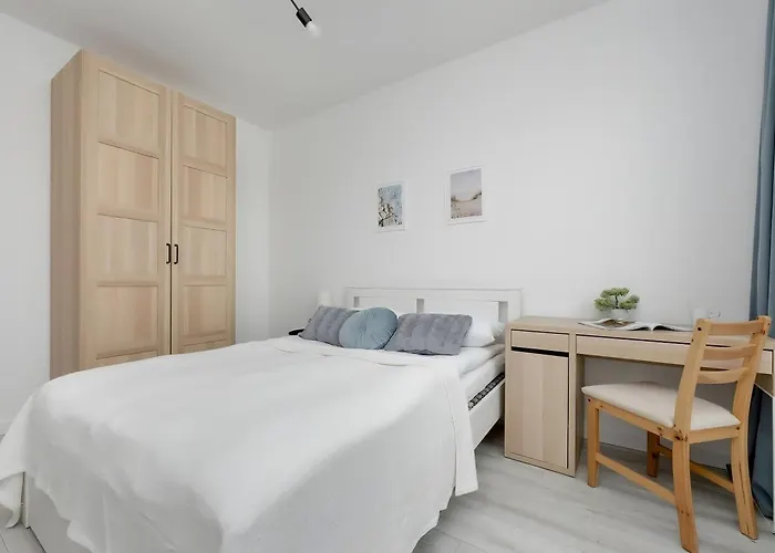 M&r Airport&business Cybernetyki - Underground Garage - Self Check-in - Fast Wi-fi - 5 Min From Chopin Airport Lejlighed Warszawa